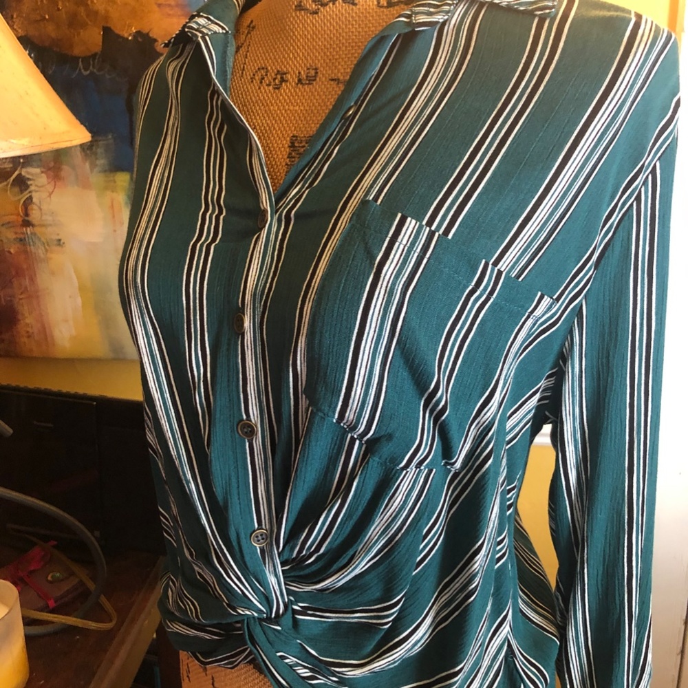 Button down blouse - Picture 2 of 3